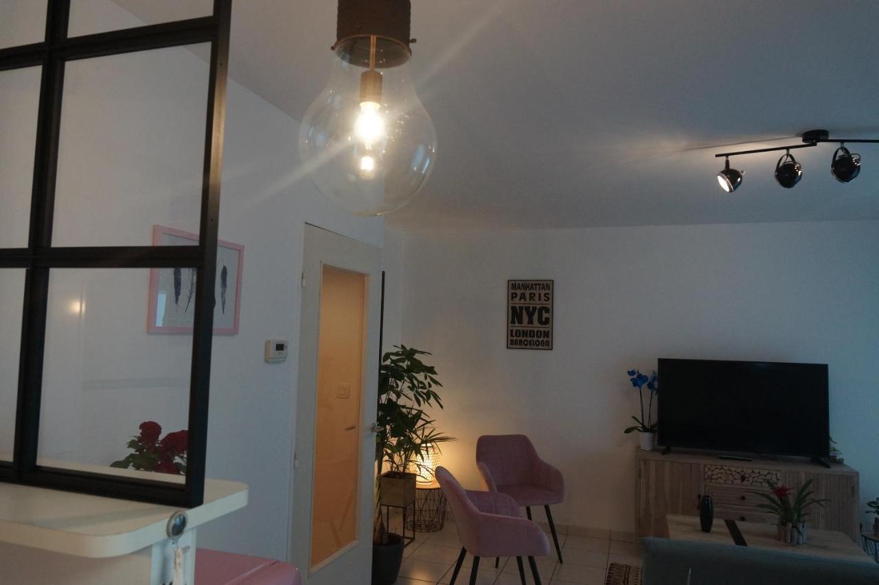 Le Pompidou T2 Pour 2 A 4 Pers Avec Parking Prive & Balcon Place Ney Angers Exterior foto